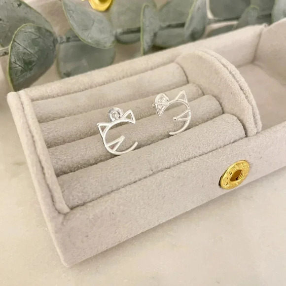 925 Sterling Silver Tiny Cat Studs Small Cat Earrings Kitty Stud Earrings - Picture 3 of 4